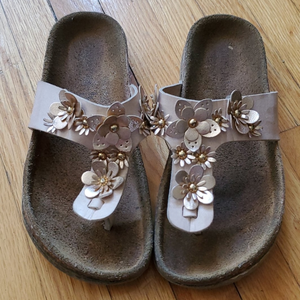 Giulia Palai leather thong sandals. Absolutely precious!